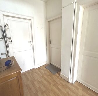 Petite copropriété/peu de charges- Appartement 1chs +/- 60m2