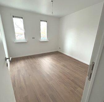 A saisir: pour investissement ou autre: maison neuve 4chs, 2 terrasses, jardin-PEB A