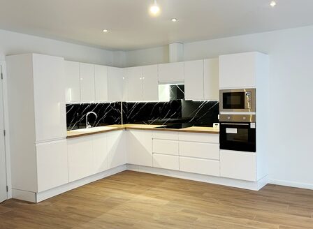 A saisir: pour investissement ou autre: maison neuve 4chs, 2 terrasses, jardin-PEB A