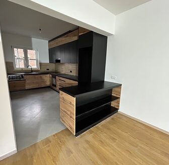 Maison neuve 2 façades 3 voir 4 chs avec grand jardin