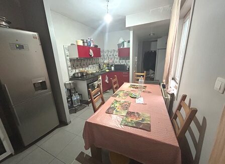 Type « maisonnette » arrière dans petite copropriété 1ch poss.2chs avec cour