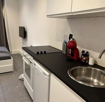 Studio bien agencé dans maison bruxelloise