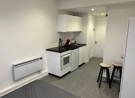 Studio bien agencé dans maison bruxelloise