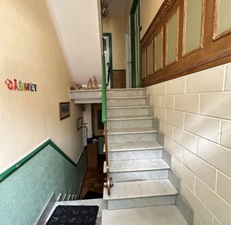 Maison de rapport Bruxelloise: 2 appart. 1chs, 1 studio et une profession libérale & grand jardin