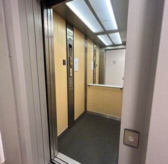 Agréable appart. 2chs/terrasse- poss. Pkg.