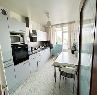 Quartier aux Fleurs – Spacieux appartement 2chs, cave et garage box fermé
