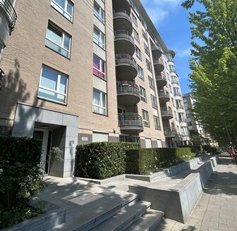 Agréable appart. 2chs/terrasse- poss. Pkg.