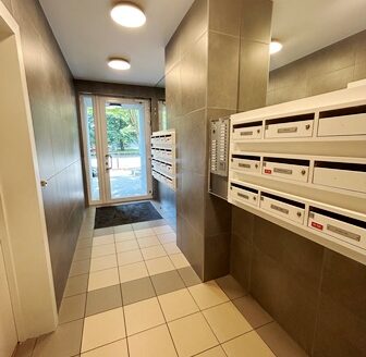 Agréable appart. 2chs/terrasse- poss. Pkg.