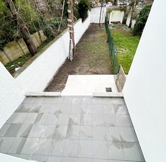 Pour investissement (rend. 5%) ou pour profession libérale/résidentiel, Maison neuve 4chs/grand jardin