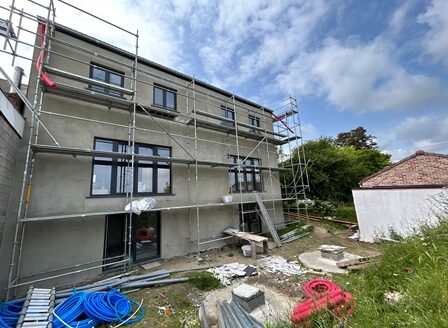 Maison neuve 2 façades 3 voir 4 chs avec grand jardin